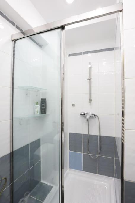 1 Bdrm Apartment In City Center 부쿠레슈티 외부 사진