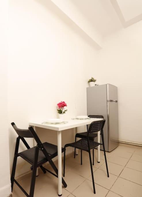 1 Bdrm Apartment In City Center 부쿠레슈티 외부 사진