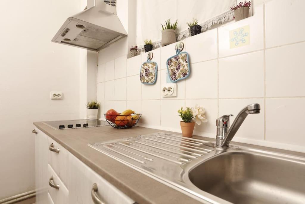 1 Bdrm Apartment In City Center 부쿠레슈티 외부 사진