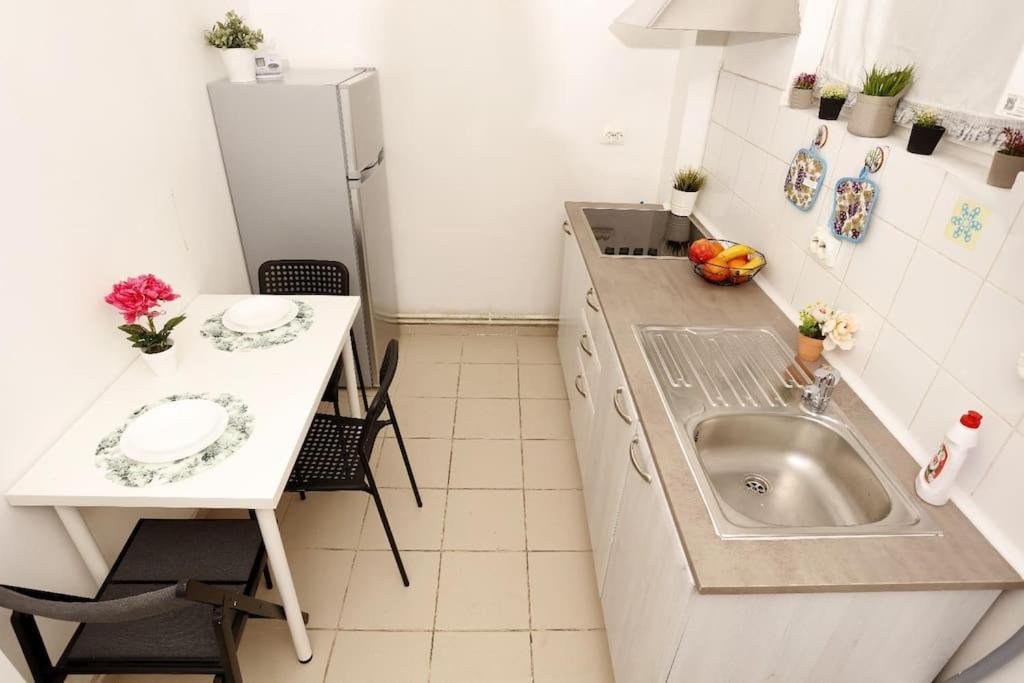 1 Bdrm Apartment In City Center 부쿠레슈티 외부 사진